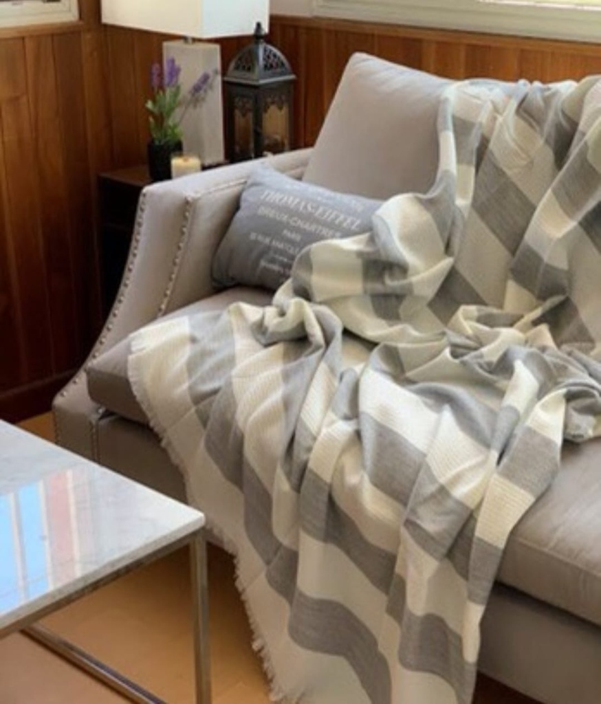 Manta de sillón (crudo y gris claro)